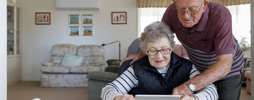 Older couple looking at Medicare plans online.